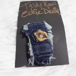 Tasty Raw Edge Denim Lipicious Collar Pin